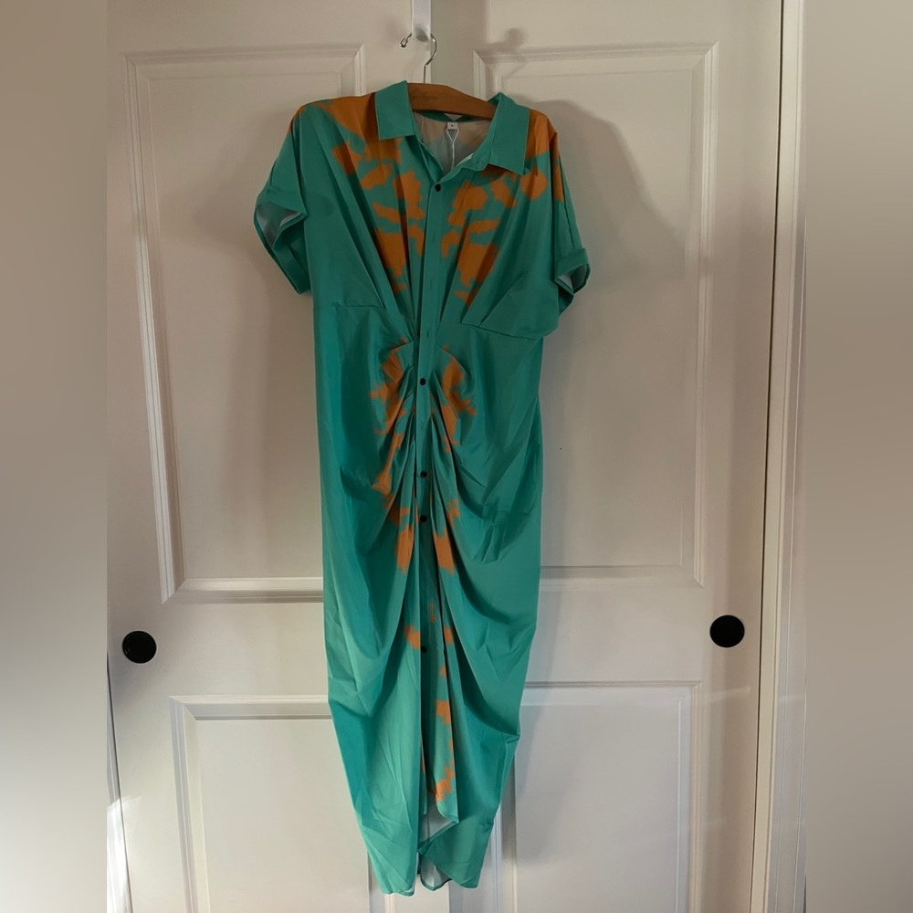 Teal and gold center cinched with tie.